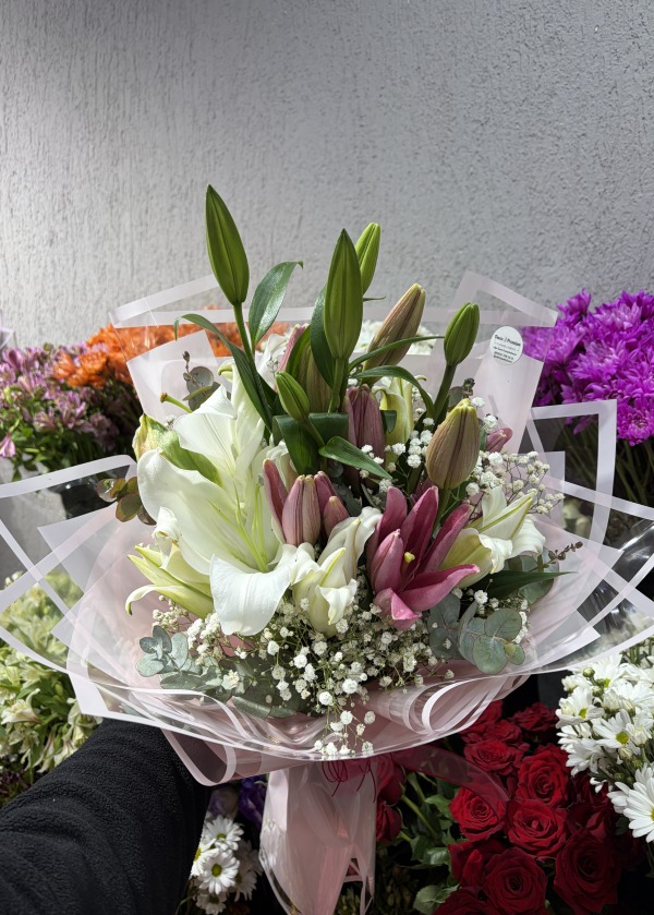 Beyaz ve Pembe Lilyum Buketi